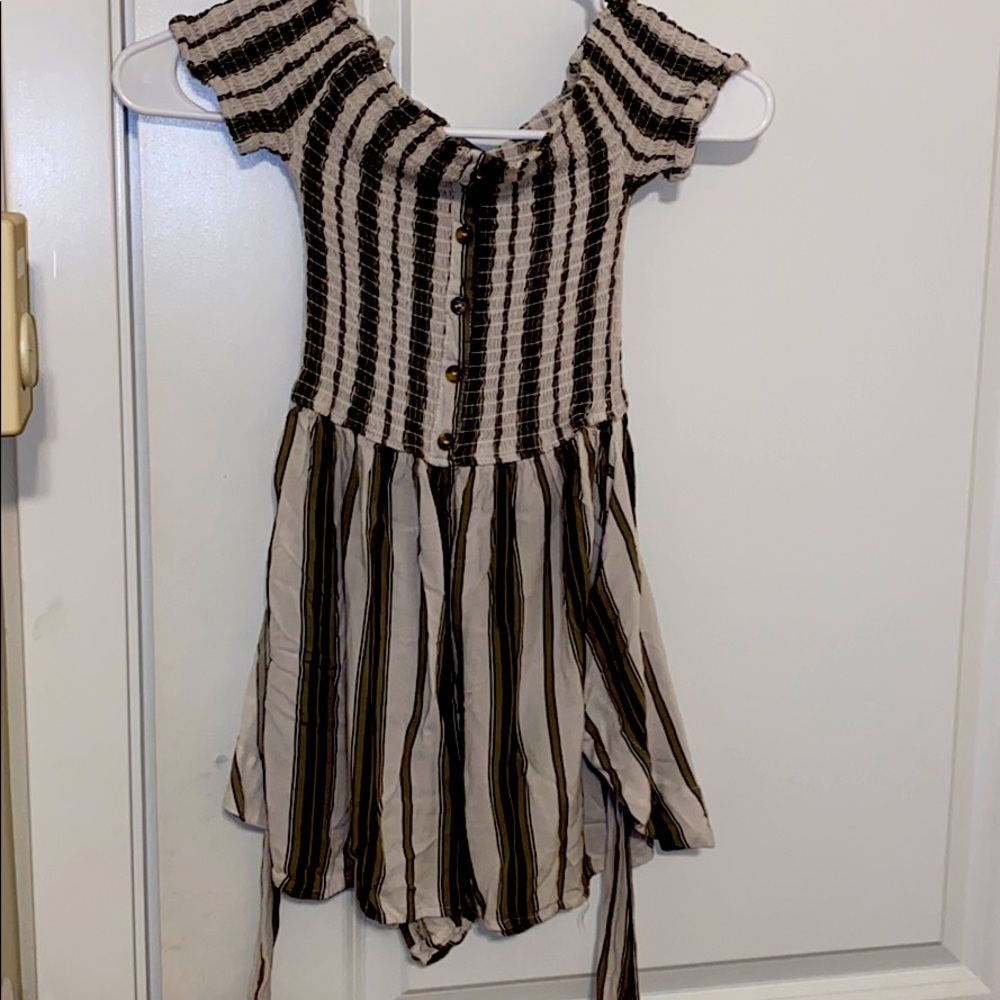 Nwot stunning small ladies mini romper soft as sil